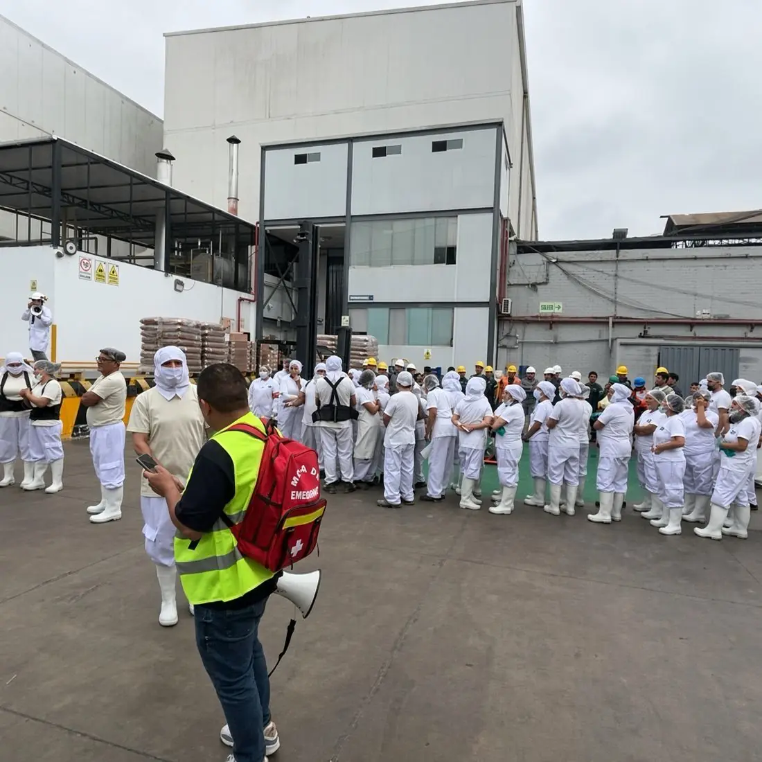 Simulacro de evacuación del personal en planta